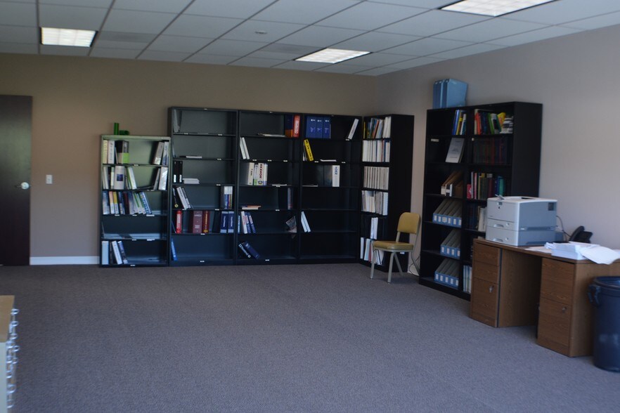 More Photos Of 125 Schoolhouse Loop, Kalispell Office For Sale