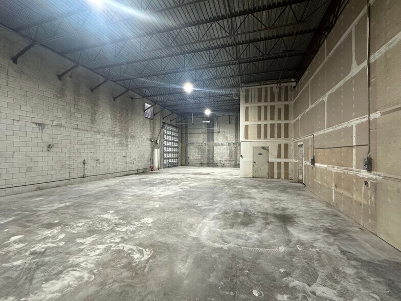 More Photos Of 1915 NW 40th Ct, Pompano Beach Warehouse For Lease