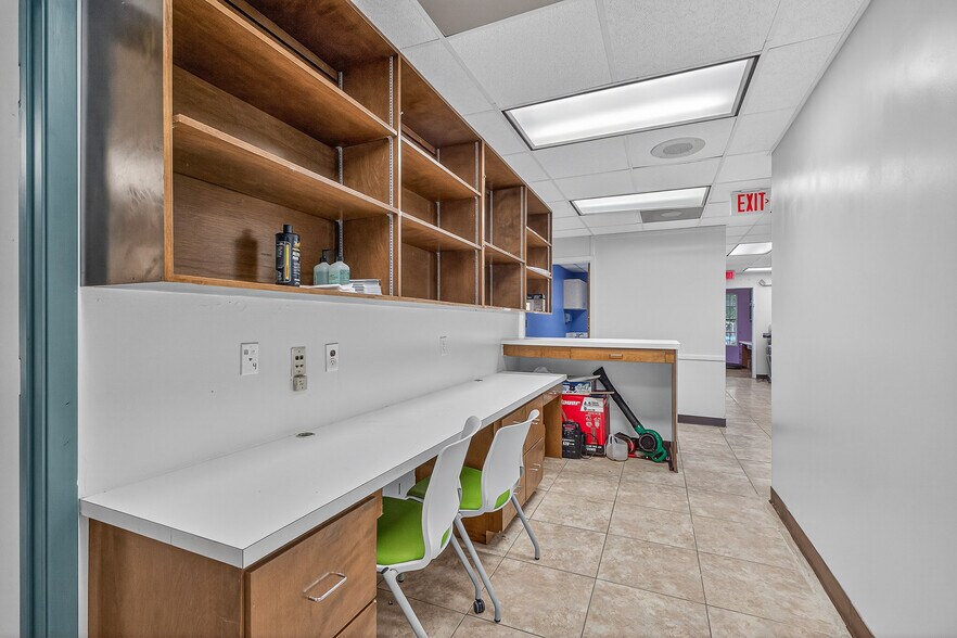 More Photos Of 1500 N Pace Blvd, Pensacola Freestanding For Sale