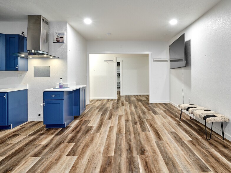 More Photos Of 1480 NE Laurel Ave, Woodburn Office For Sale