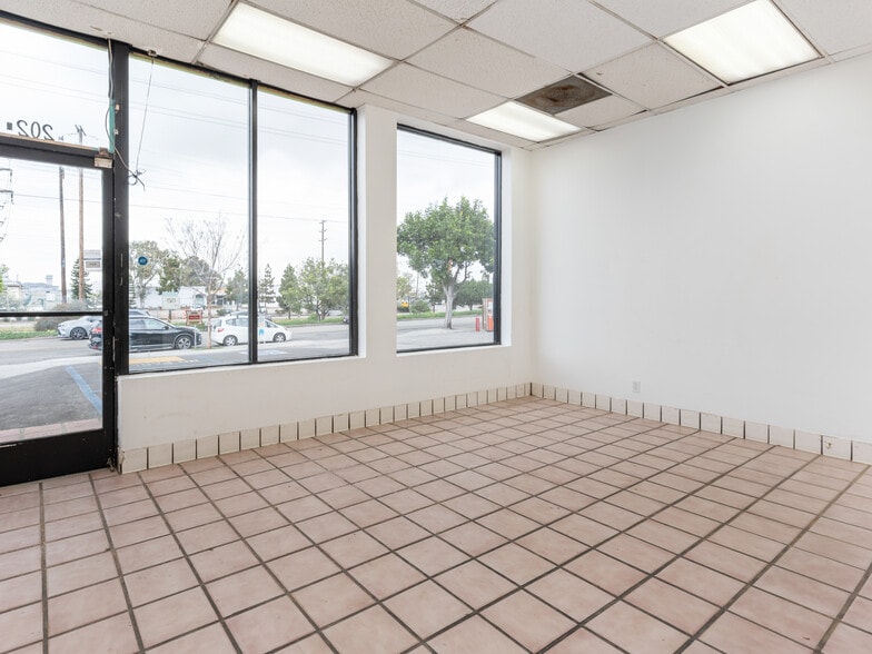 More Photos Of 202-204 E Imperial Ave, El Segundo Storefront For Lease