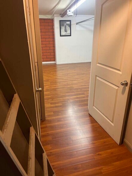 More Photos Of 747 Milford St, Glendale Warehouse For Lease
