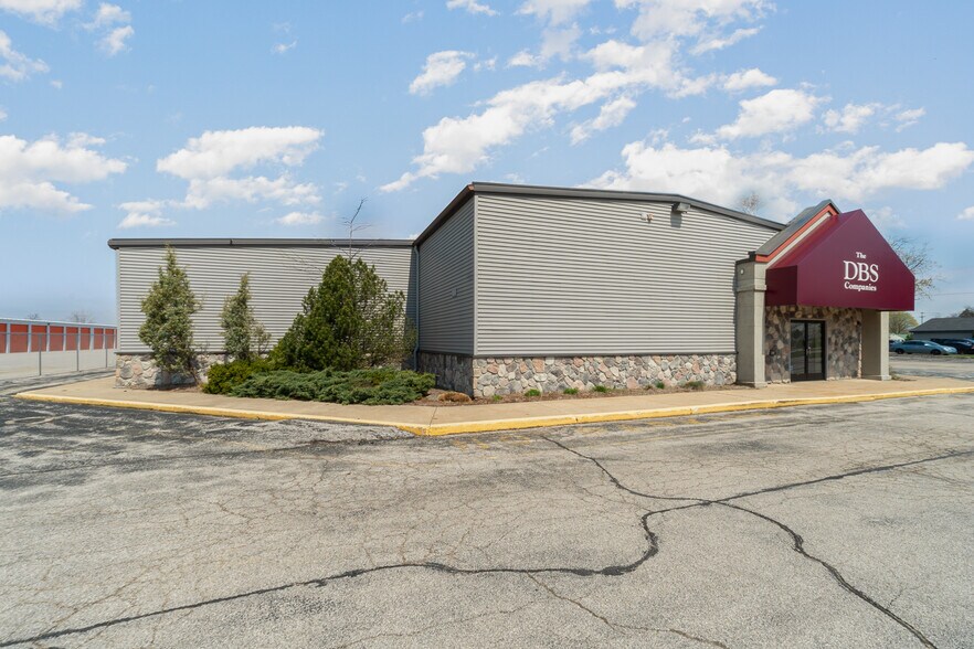 More Photos Of 6006 Westside Saginaw Rd, Bay City Office For Sale
