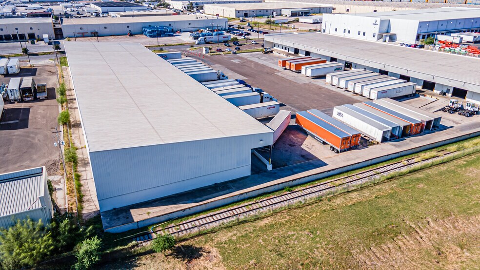 More Photos Of 13806 N Unitec Dr, Laredo Warehouse For Lease