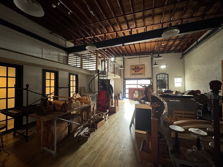 More Photos Of 414 Northampton St, Easton Restaurant For Lease