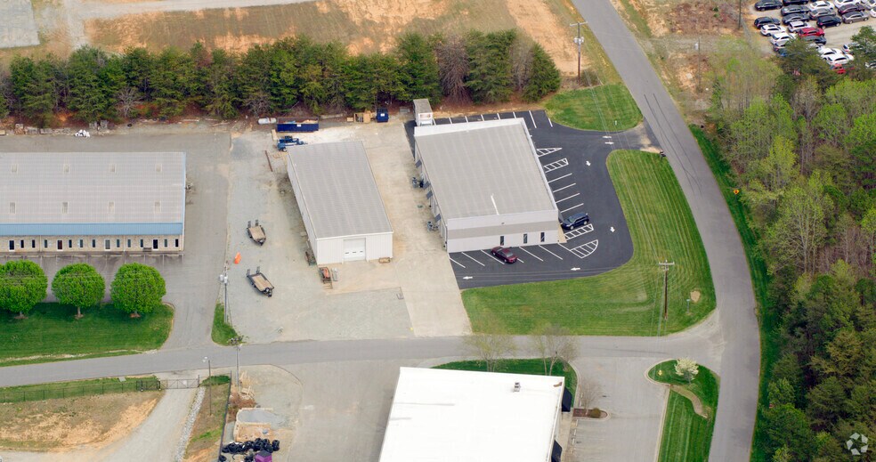 More Photos Of 7491 Hagens Hollow Dr, Denver Warehouse For Lease