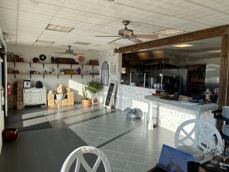 More Photos Of 386 Highway 82 S, Jefferson Restaurant For Sale