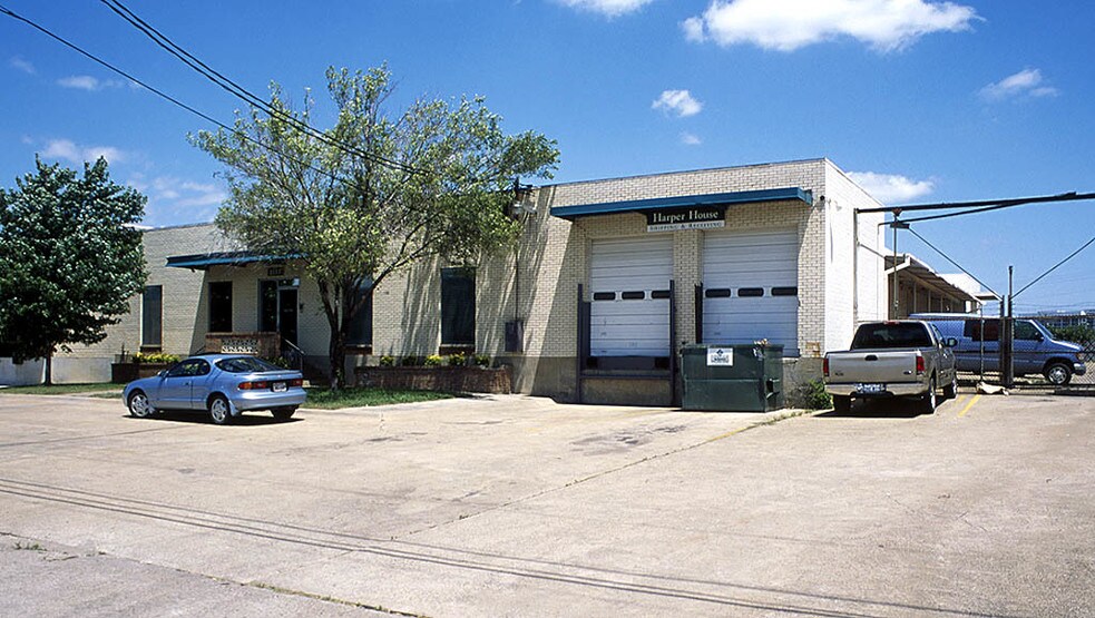 More Photos Of 1153 Quaker St, Dallas Warehouse For Sale