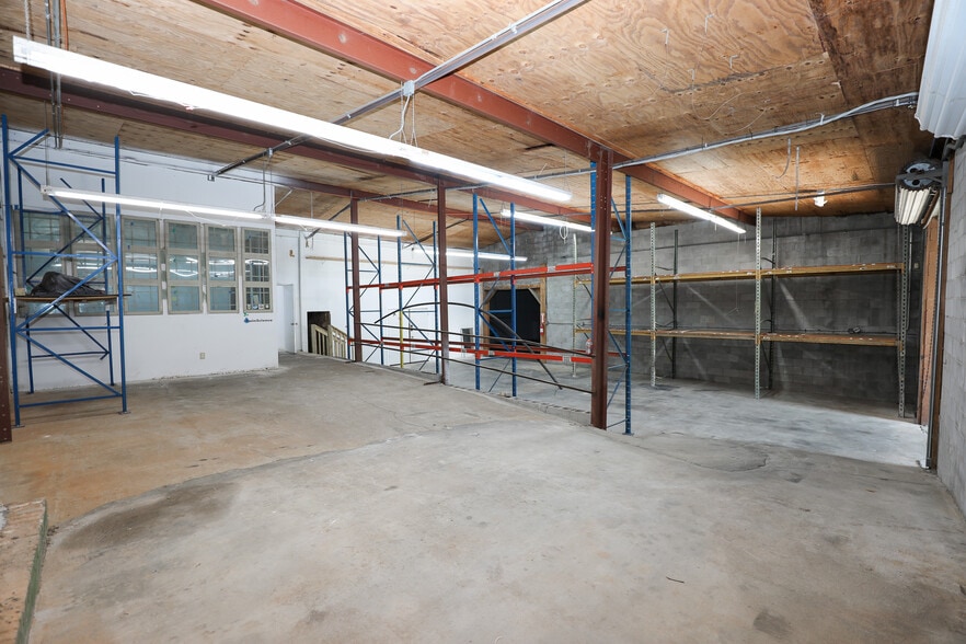 More Photos Of 5 Haynie St, Newnan Warehouse For Lease