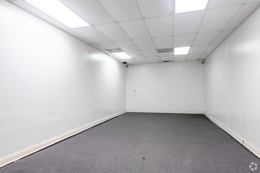 More Photos Of 6501 Goforth St, Houston Warehouse For Lease