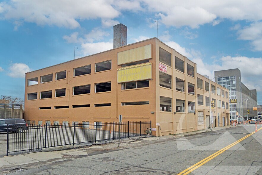 Primary Photo Of 31 W Baltimore St, Detroit Parking Garage For Sale