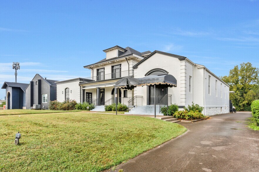 More Photos Of 904 Gallatin Ave, Nashville General Retail For Sale