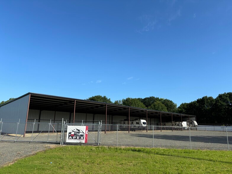 More Photos Of 504 Louise st, Atlanta Self Storage For Sale