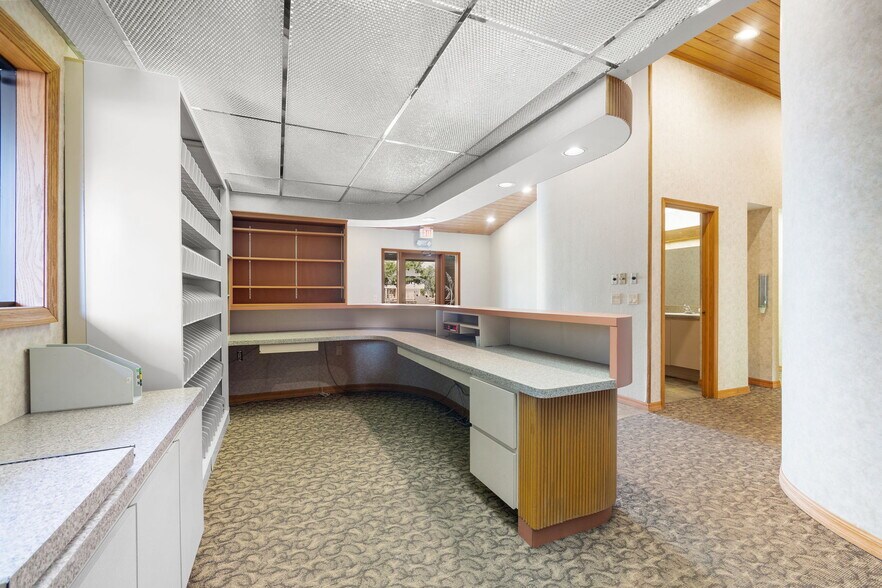 More Photos Of 1701 66th St N, Saint Petersburg Medical For Sale