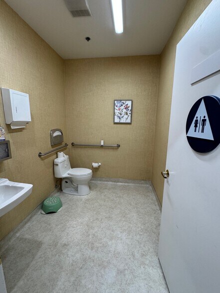 More Photos Of 1200 Industrial Rd, San Carlos Flex For Lease