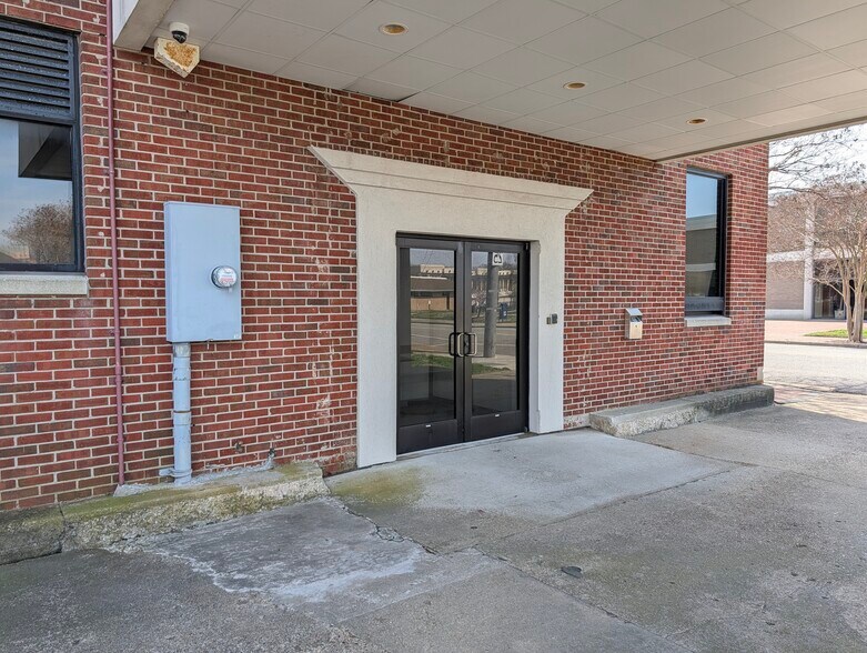 More Photos Of 30 S Mallory St, Hampton Office For Sale