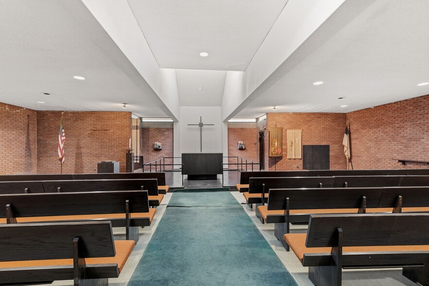 More Photos Of 8450 N Shermer Rd, Niles Religious Facility For Sale