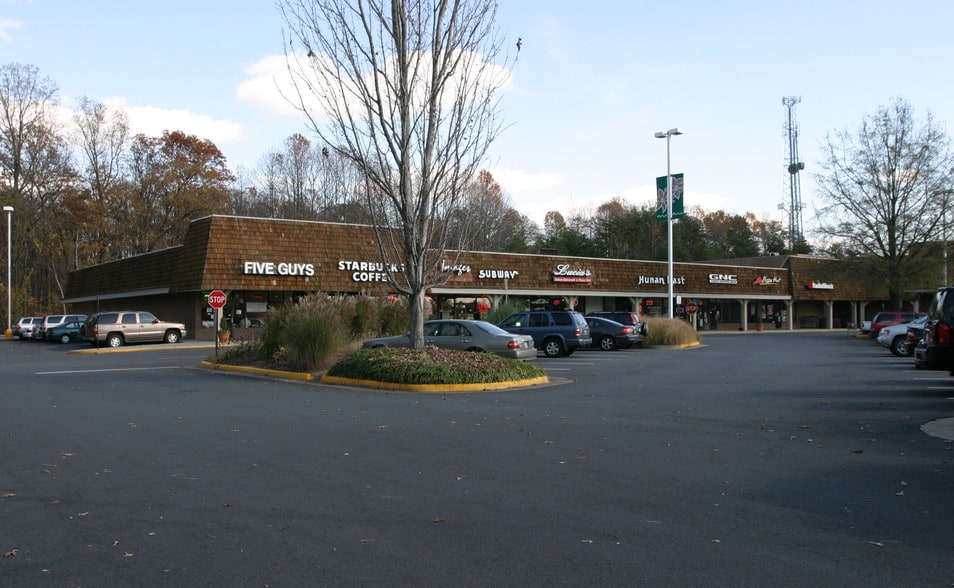 More Photos Of 2521-2575 John Milton Dr, Herndon General Retail For Lease