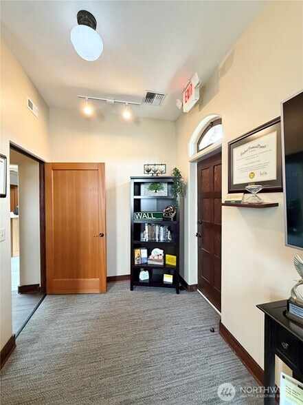 More Photos Of 214 Pine Street St, Okanogan Office For Sale