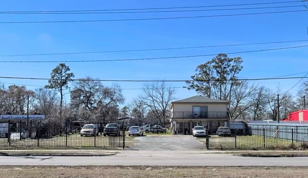 More Photos Of 11611 Homestead Rd, Houston Freestanding For Lease