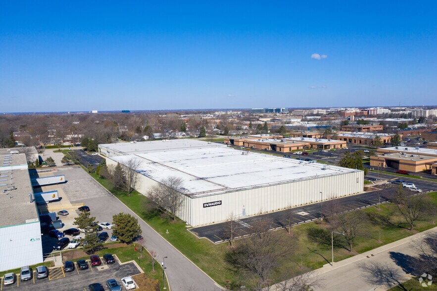 More Photos Of 515 Huehl Rd, Northbrook Warehouse For Lease