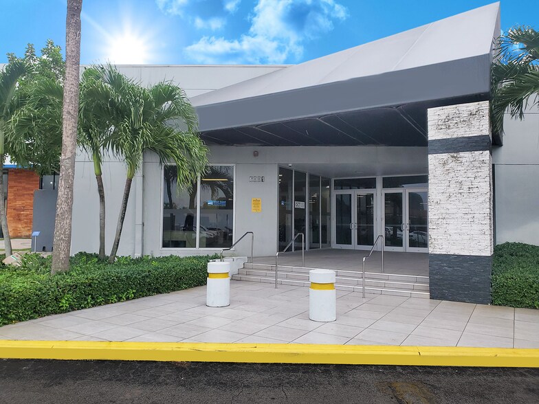 More Photos Of 6001 Powerline Rd, Fort Lauderdale Showroom For Lease