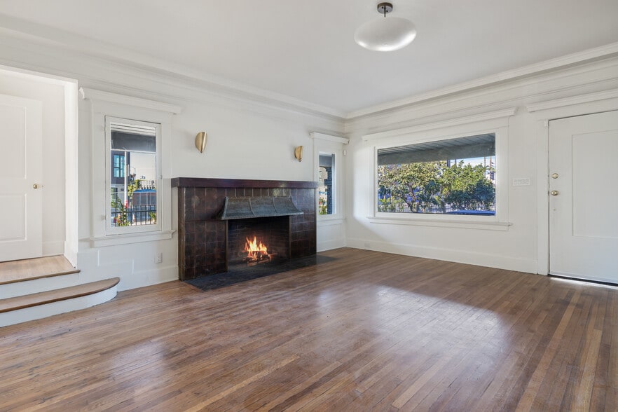 More Photos Of 4572 W Washington Blvd, Los Angeles Office For Sale