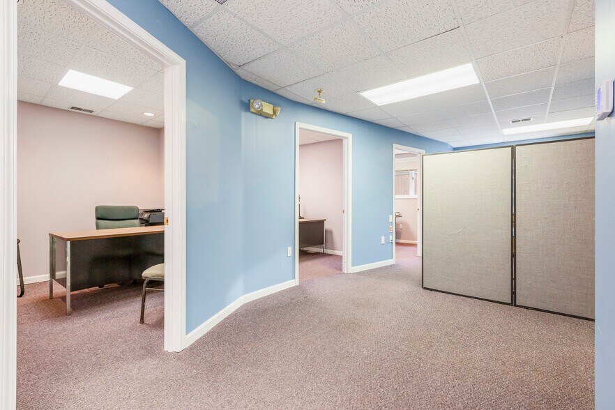 More Photos Of 3044 Breckenridge Ln, Louisville Office Residential For Sale