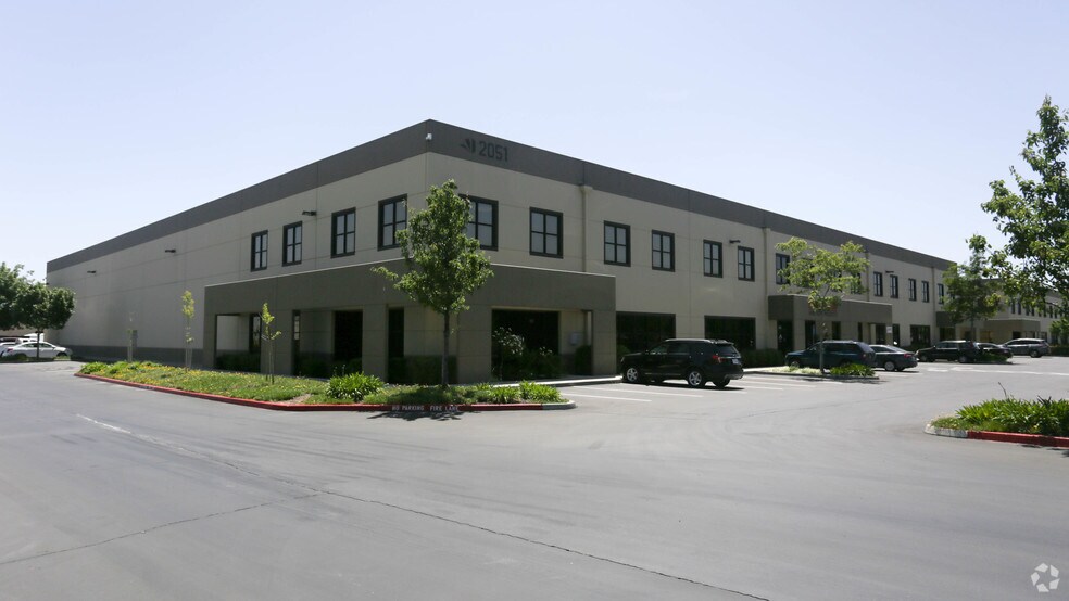 More Photos Of 2051 Cessna Dr, Vacaville Warehouse For Lease