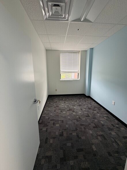 More Photos Of 40 York Rd, Towson Medical For Sale