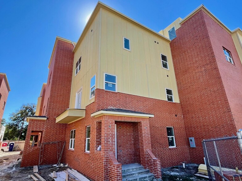 More Photos Of 1206 E Road To Six Flags St, Arlington Apartments For Sale