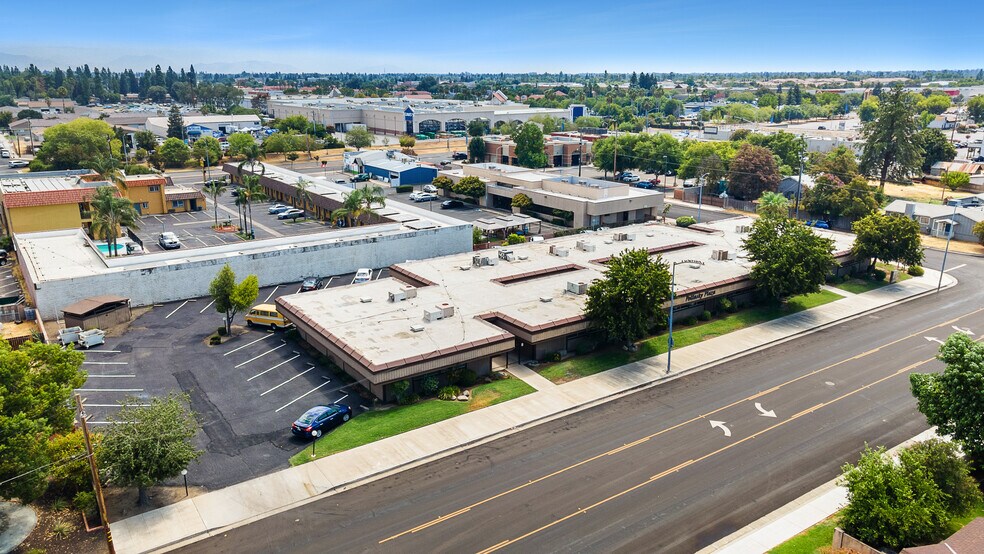 More Photos Of 1629 Pollasky Ave, Clovis Office For Sale