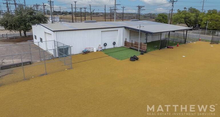 Primary Photo Of 5212 N Stewart Rd, Palmhurst Warehouse For Sale