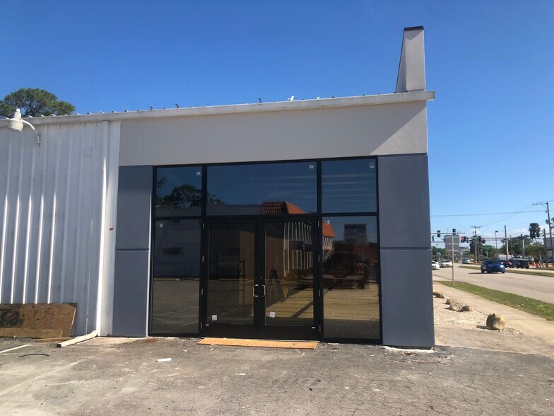 More Photos Of 1609 Ridgewood Ave, Holly Hill Freestanding For Sale