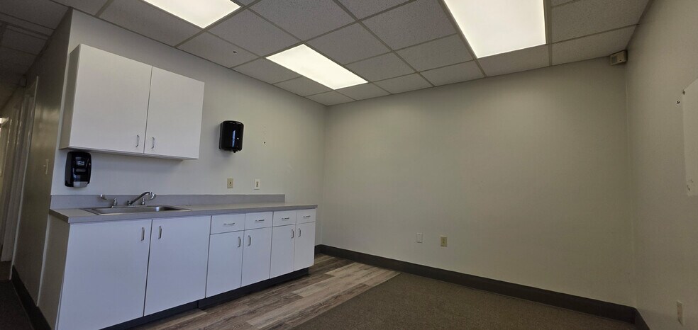 More Photos Of 11410-11430 East Fwy, Houston General Retail For Lease