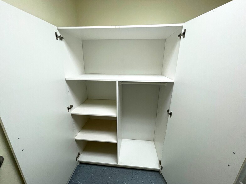 More Photos Of 6027 Business Park Dr, Columbus Flex For Lease