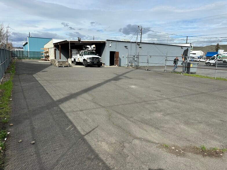 More Photos Of 1504 Fruitvale Blvd, Yakima Freestanding For Lease