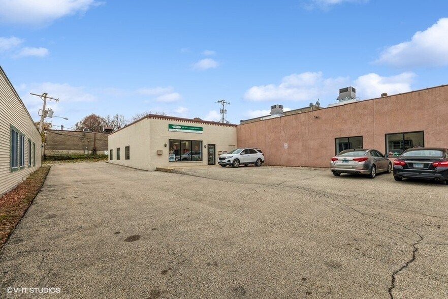 More Photos Of 114-118 E Calhoun St, Woodstock Freestanding For Lease