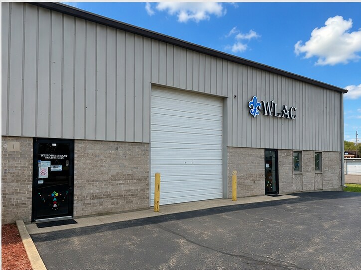 More Photos Of 2449 Pierce Dr, Spring Grove Showroom For Sale