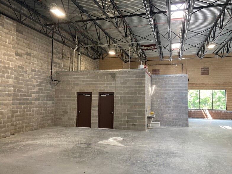 More Photos Of 78 Horseblock Rd, Yaphank Warehouse For Sale