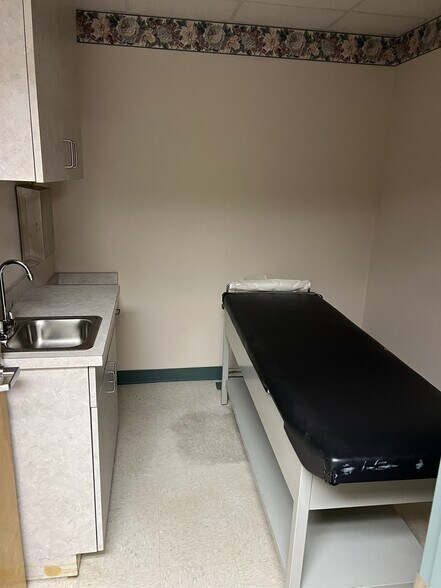 More Photos Of 289 SW Range St, Madison Medical For Lease