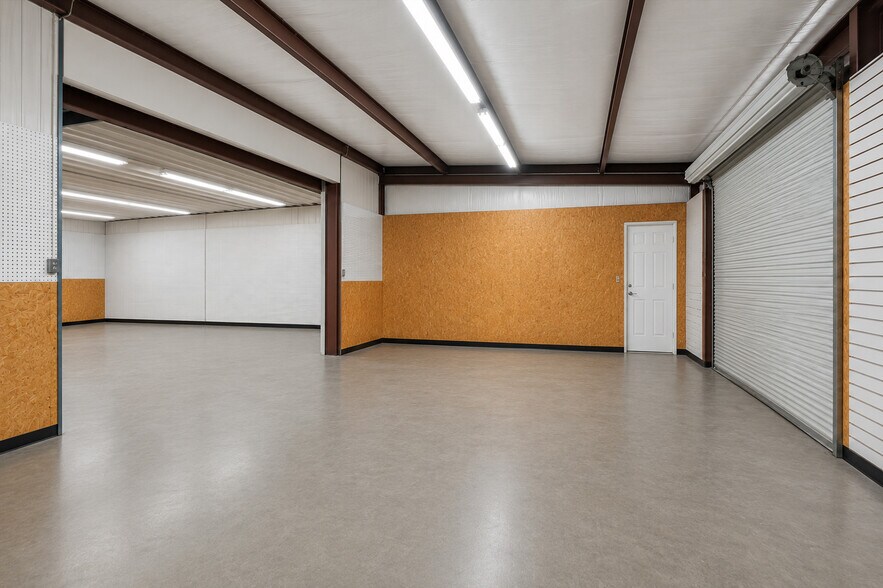 More Photos Of 11003 Willis Waukegan Rd, Conroe Light Distribution For Sale