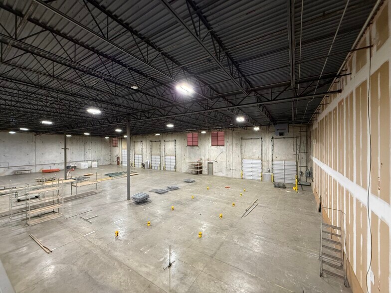 More Photos Of 1600 Century Center Pky, Memphis Warehouse For Lease