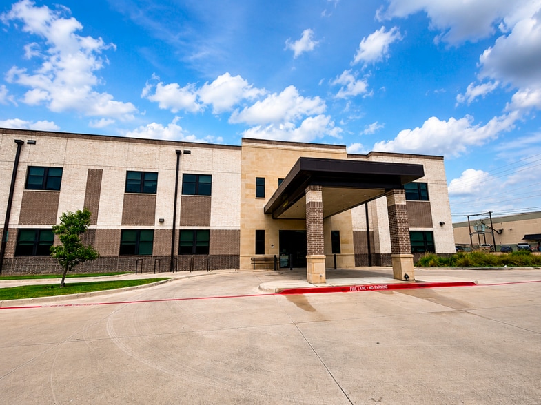 Primary Photo Of 1902 Windsor Pl, Fort Worth Medical For Lease