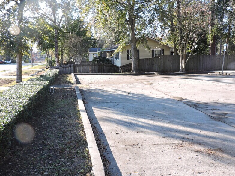 More Photos Of 8141 Ramona Blvd, Jacksonville Veterinarian Kennel For Lease