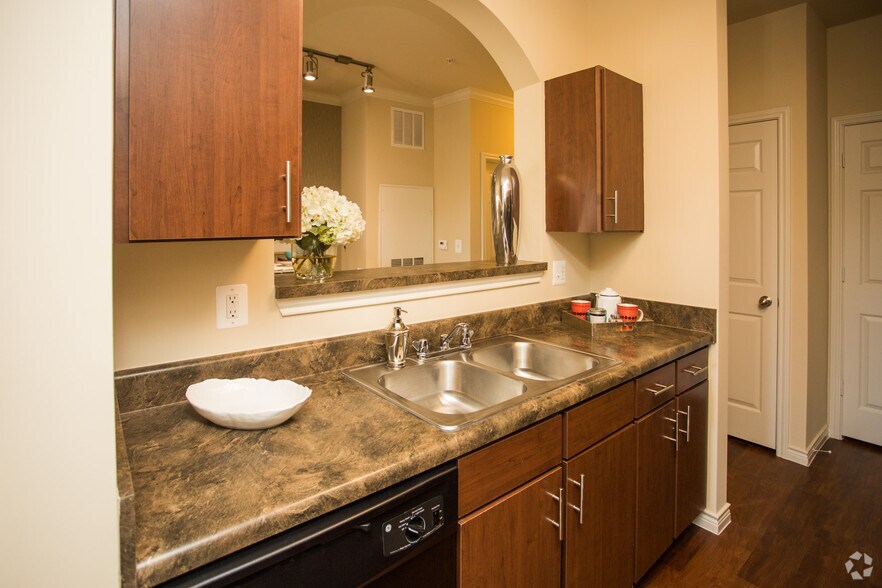 More Photos Of Mooreview Pky @ Loudoun County Pky, Ashburn Unknown For Lease