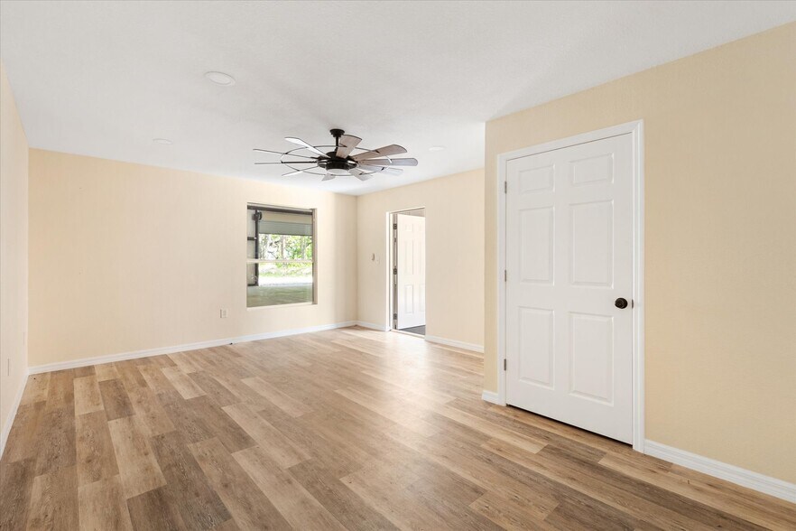 More Photos Of 7112 Marsh Bend Trl, Wildwood Warehouse For Lease