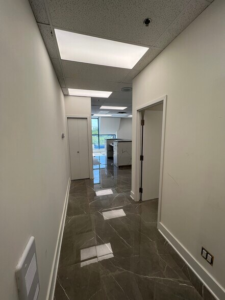 More Photos Of 321-335 Boul Saint-Martin O, Laval Storefront Retail Office For Lease