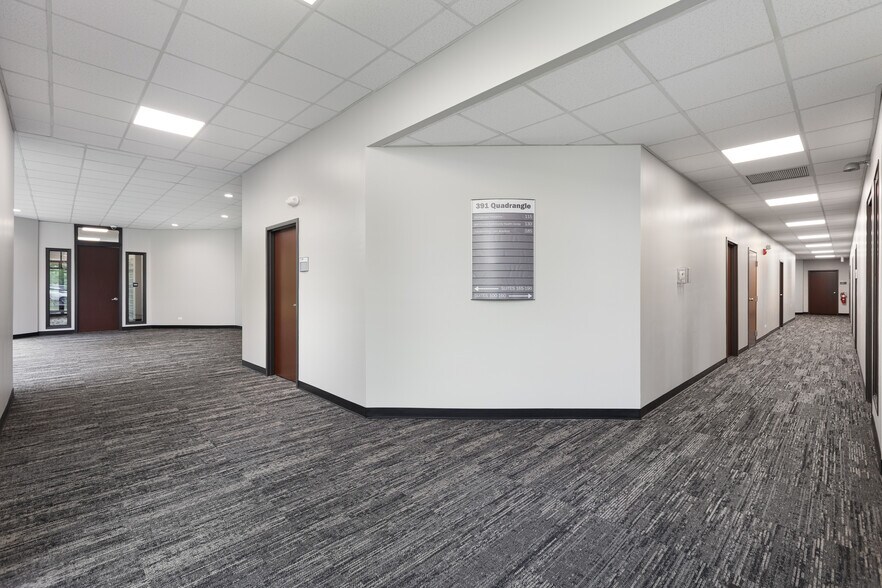 More Photos Of 391 Quadrangle Dr, Bolingbrook Office For Sale