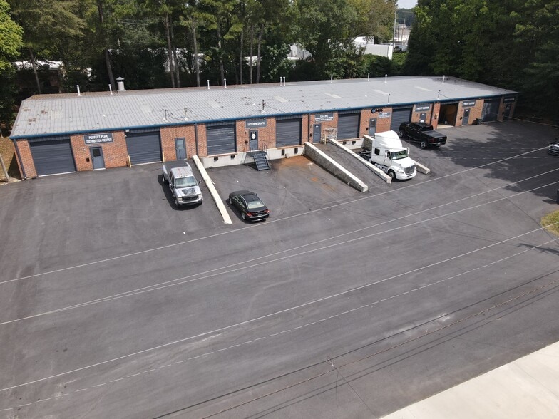 More Photos Of 6450-6456 Old Hillandale Dr, Lithonia Warehouse For Lease